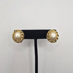 VINTAGE 1980'S CINER OVAL FAUX PEARL TWIST GOLD-PLATED POST EARRINGS